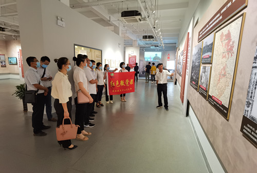 （首页图）1-4赓续红色血脉 续写时代荣光——9999js金沙老品牌种业开展第12个“党员干部党史教育日”活动_副本.jpg