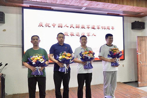 党员轮训班致敬退役军人_副本.jpg